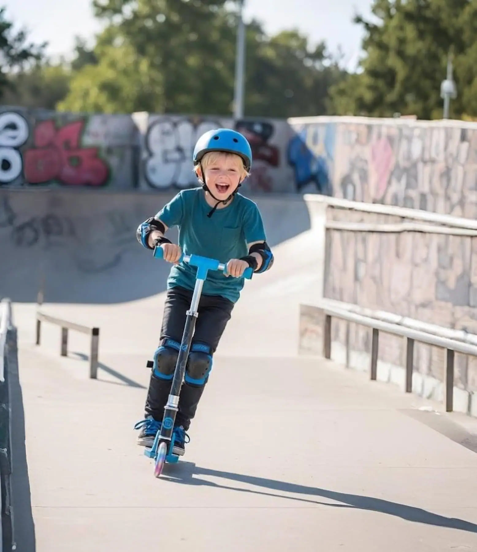 CORE - Foldy Blue - Dětská koloběžka